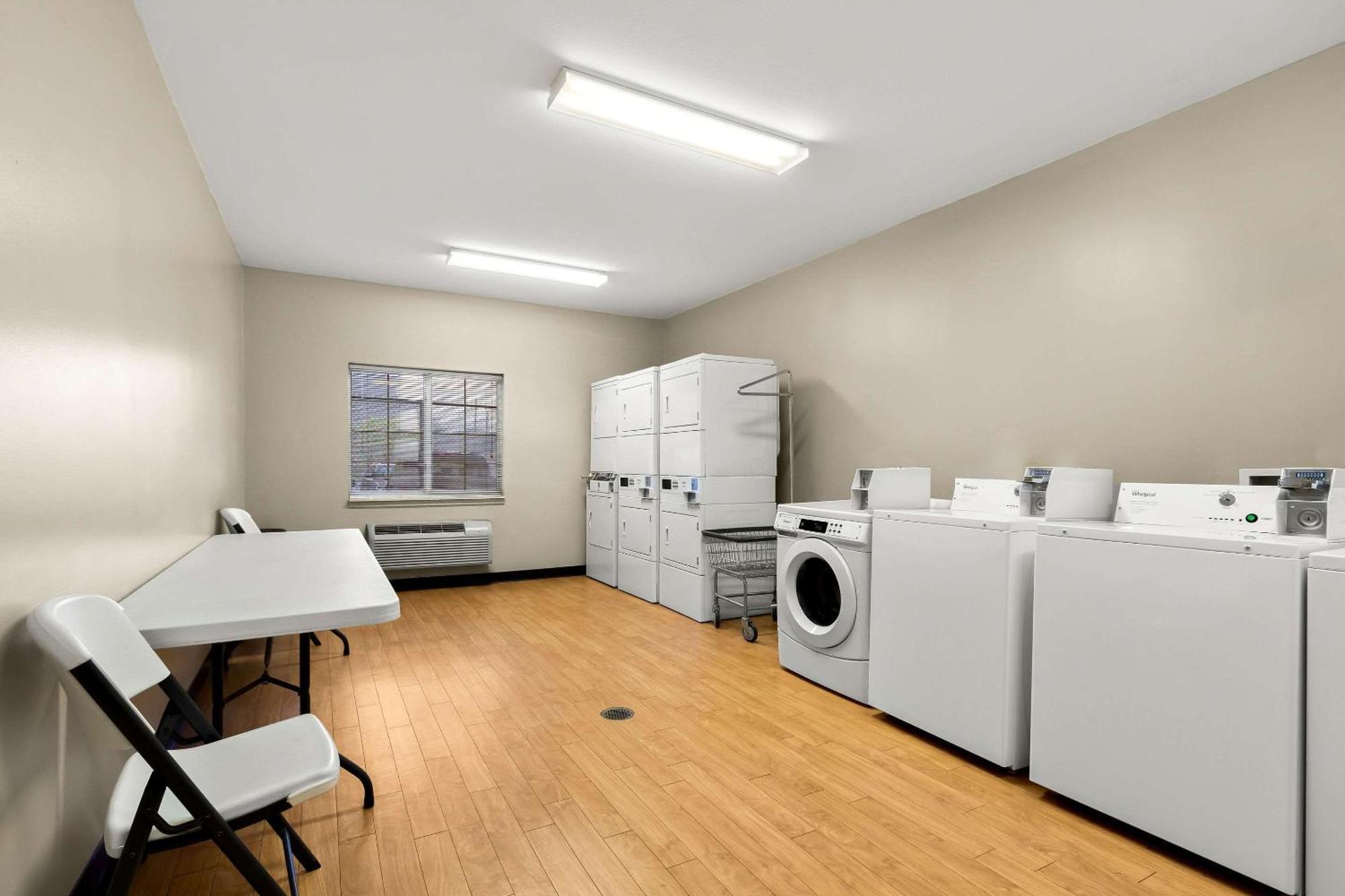 Suburban Studios Morgantown Exteriér fotografie