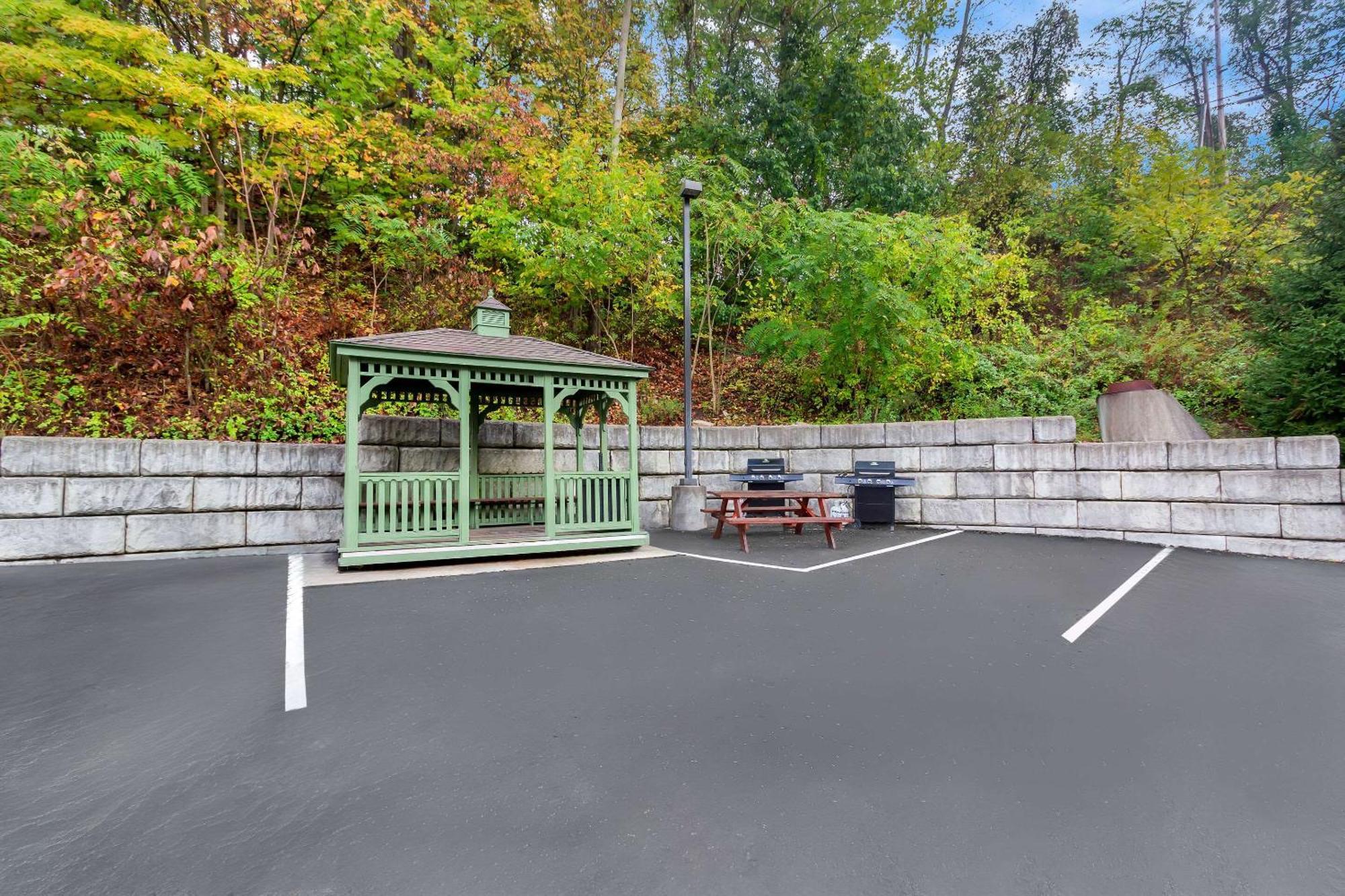 Suburban Studios Morgantown Exteriér fotografie
